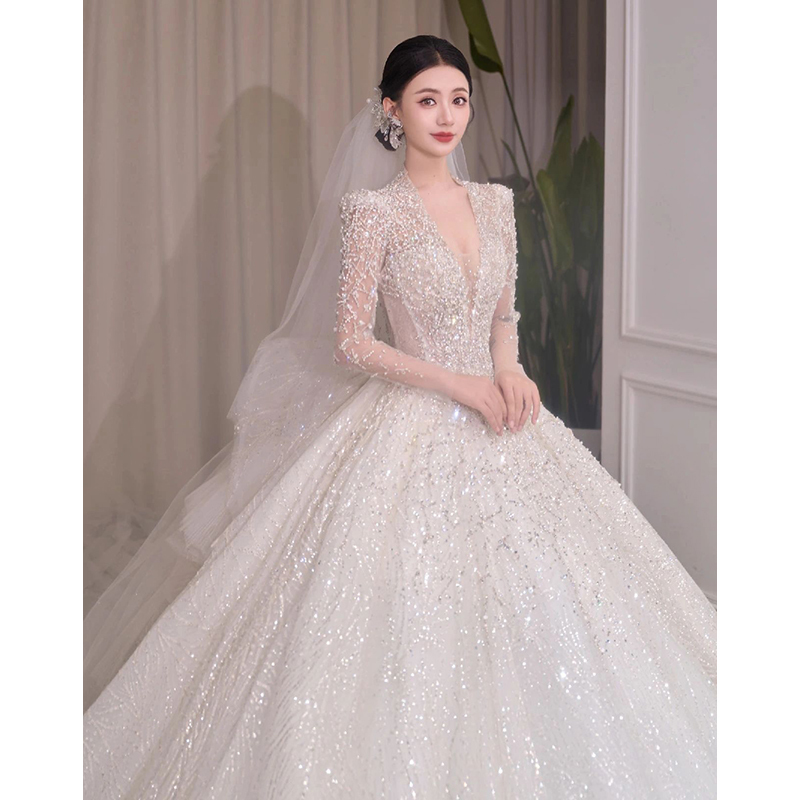 Long-Sleeved V-Neck Light Wedding Dress for Brides 2026 New French Style Main Gown with High-Quality Texture, Petite Size, with Train, White
