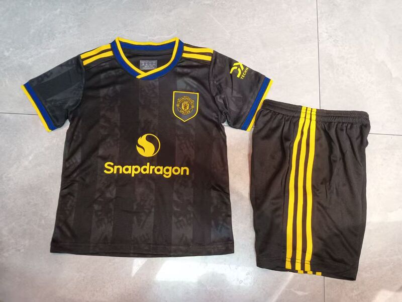 Children's Football Uniform 2526 Premier League Manchester United Away No. 8 B. F. No. 7 Mount Short-Sleeved Shorts Black Shirt and Black Pants Set