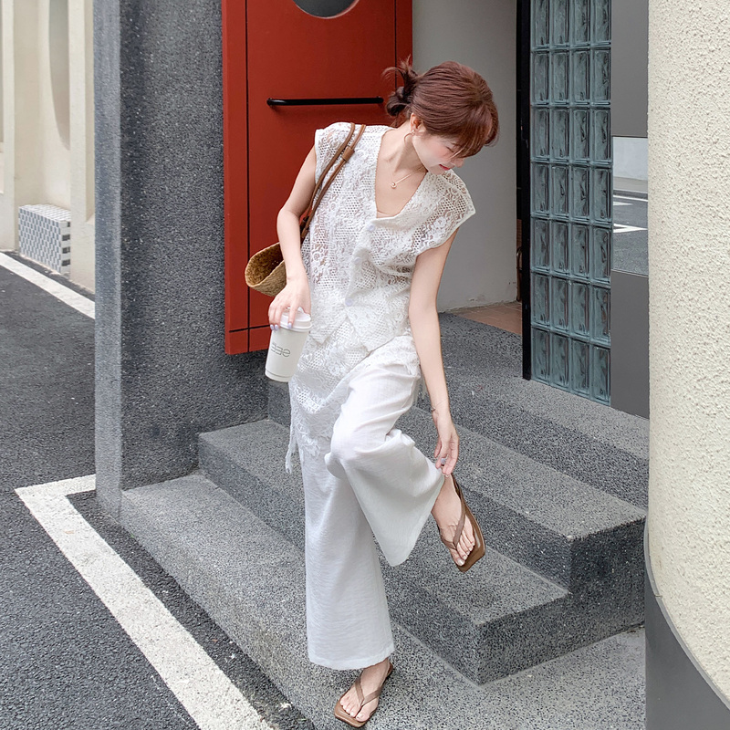 French-Style Gentle White Moonlight Temperament Set for Women 2026 New Summer Lace Vest and Wide-Leg Pants Two-Piece Set