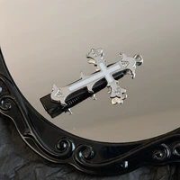 Белая металлическая заколка для волос