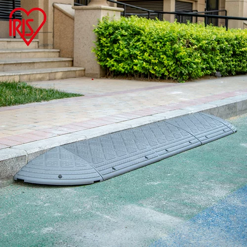 Алиса шаг -подушка склона подушки на открытом воздухе.