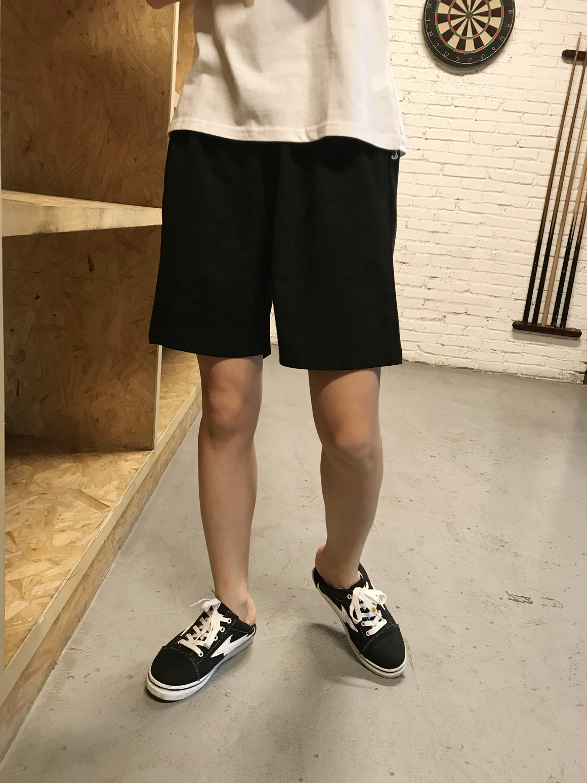 Mùa hè mới tự chế thoải mái màu rắn quần short giản dị hoang dã Hong Kong les đẹp trai t rừng uốn cong thể thao thủy triều quần nam quần đùi