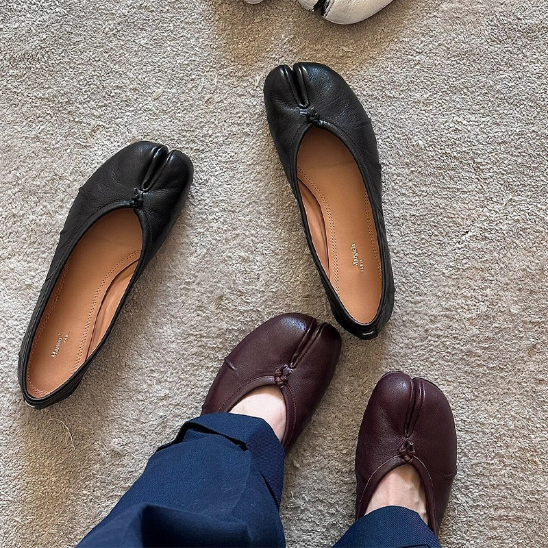 Top Version 2026 New Pig Trotter Tabi Elastic Band Pleated Split-Toe Shoes for Women, Sheepskin Ballet Flat Shallow Mouth Single Shoes