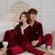 2 bộ pyjama cặp đôi vàng nhung thu đông nam nữ dài tay áo cưới màu đỏ tại nhà có thể mặc bên ngoài - Cha mẹ và con