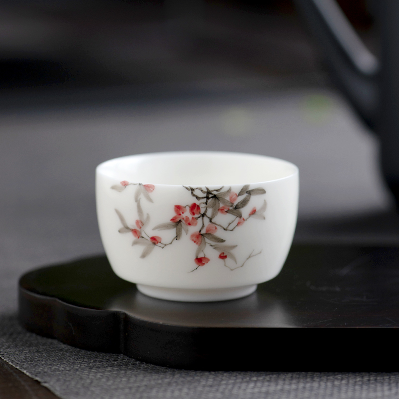 The Sample tea cup white porcelain masters cup "women 's single cup. A small personal drinking kombucha tea hand - made of ceramic cups