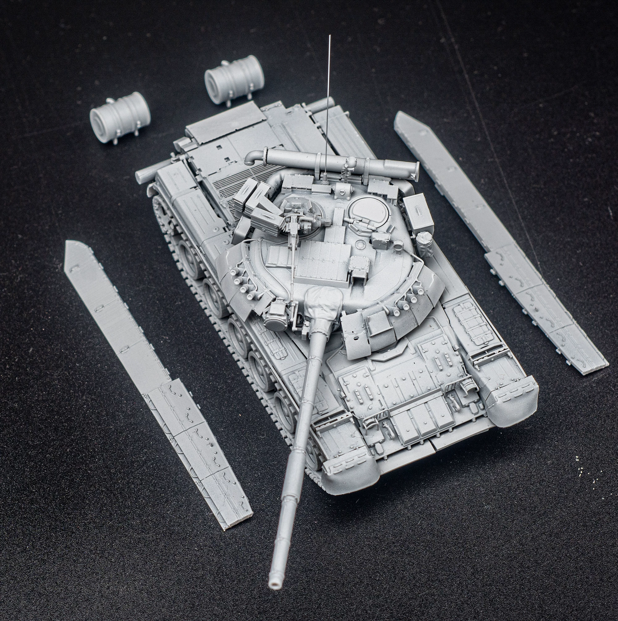 Аминской мастерской 1:72 t80UD первая версия Kharkiv завод дизельная версия t80 белая формовка