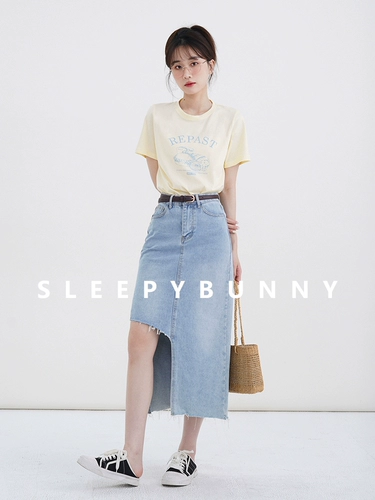 瞌睡兔 Летняя желтая футболка для отдыха, свободный крой, короткий рукав