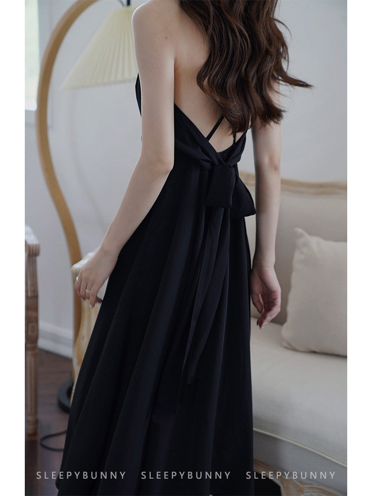 Cat-like sultry elegant draped backless V-neck black dress retro waist slimming sexy beach suspenders
