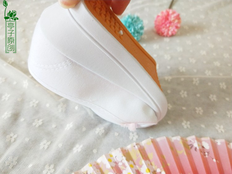 Giày phong cách cổ xưa Quần áo của phụ nữ với giày vải Giày trắng Giày phong cách Trung Quốc Giày khiêu vũ phẳng mềm gió quốc gia với giày đơn giầy dép