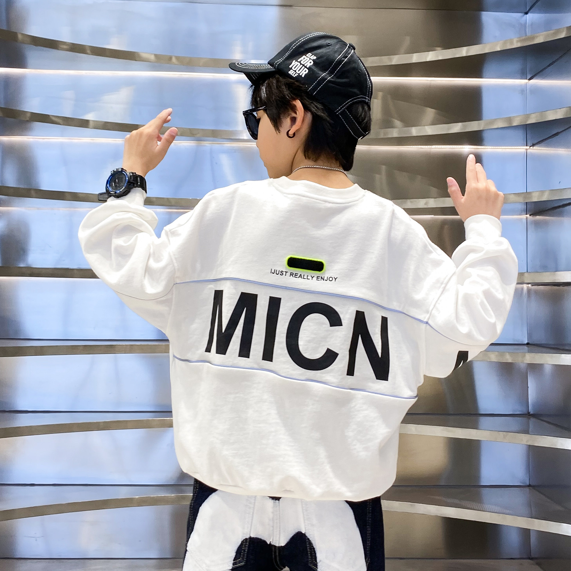 Children's trend letter printing thick cotton T2022 new spring boy Hong Kong style handsome middle-aged children's long-sleeved top