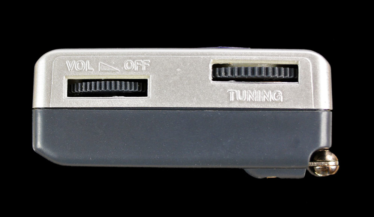 INDIN đài phát thanh cổ điển AMFM ông già loa mini stereo cũ Walkman di động - Máy nghe nhạc mp3 	cách sử dụng máy nghe nhạc bluetooth	