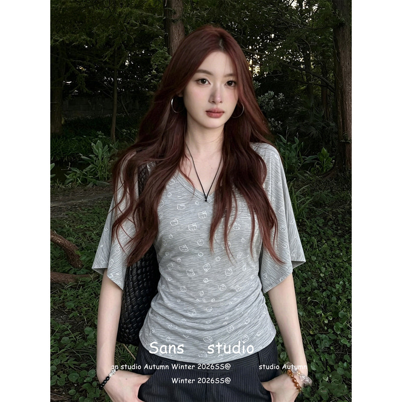 Korean-Style V-Neck Short-Sleeve T-Shirt for Women, Summer Outfit with Kitty Print, Slim-Fit, Flattering, Stylish Top Tee