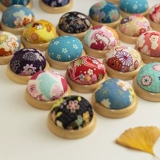 Вставка иглы с твердым деревом сиденья булочки вышитые линия