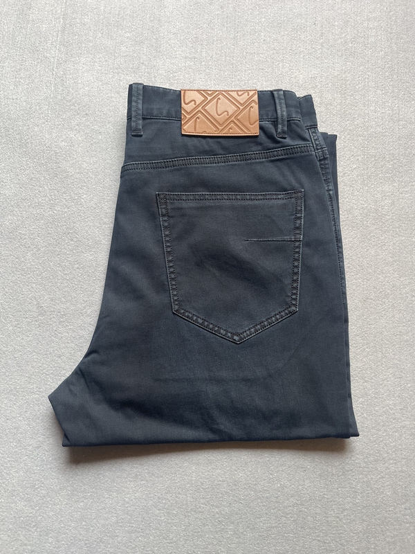 Famous Brand Summer Jeans, Navy Blue, Made with Silk-Blend Fabric, Straight Cut