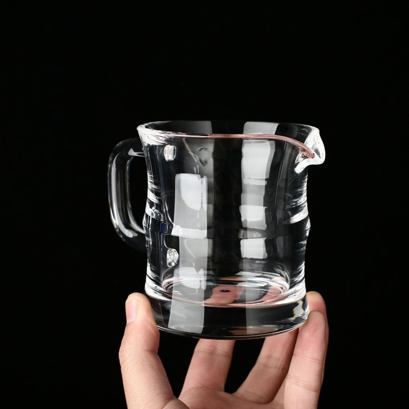 Natural white crystal justice cup with handle hand-polished tea divider wine divider high temperature resistant tea gift commercial