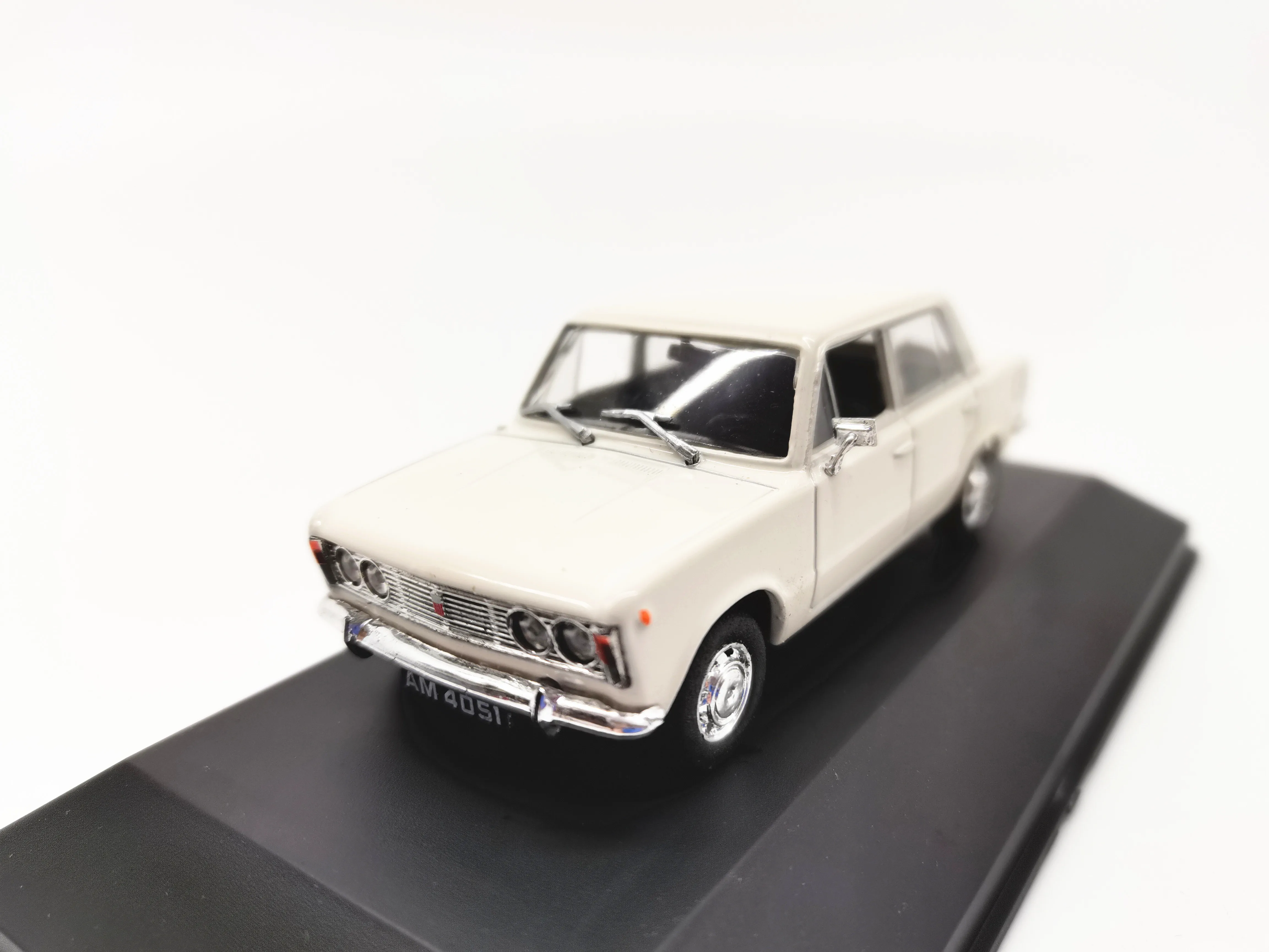 NEO 1/43 Сабелия Монтоврелл Остинбаово Бубаифу Фэмили Модод Моди Модель