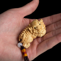 Yellow Yang wood sculptures men carry out the play of solid wood pendant Chinese living room with handiwork handiwork Wen playing handlebar pieces