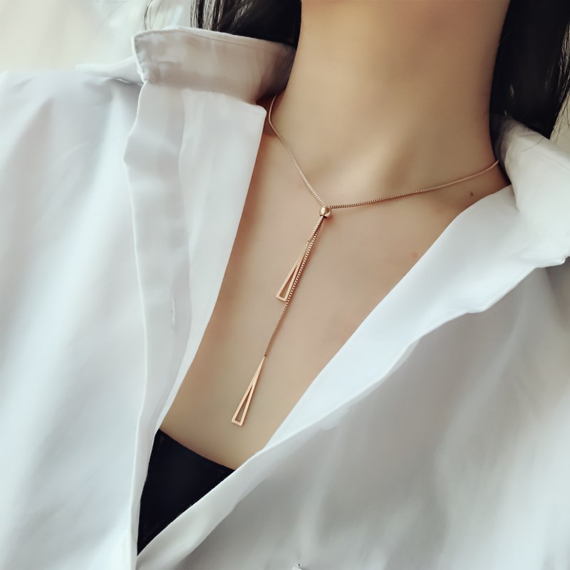South Korea High quality rose gold triangular flow Su pull-out titanium steel anti-allergy not off color necklace Ins hair coat chain