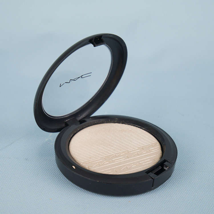 Special MAC glamour high light polarized powder cake Dougle LEGLEAM ginger water sensing yellow skin is also suitable