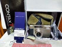 Contax TVS2 does not work when powered on. Appearance is as shown. Viewfinder is clean. Leather bag outer box is included.