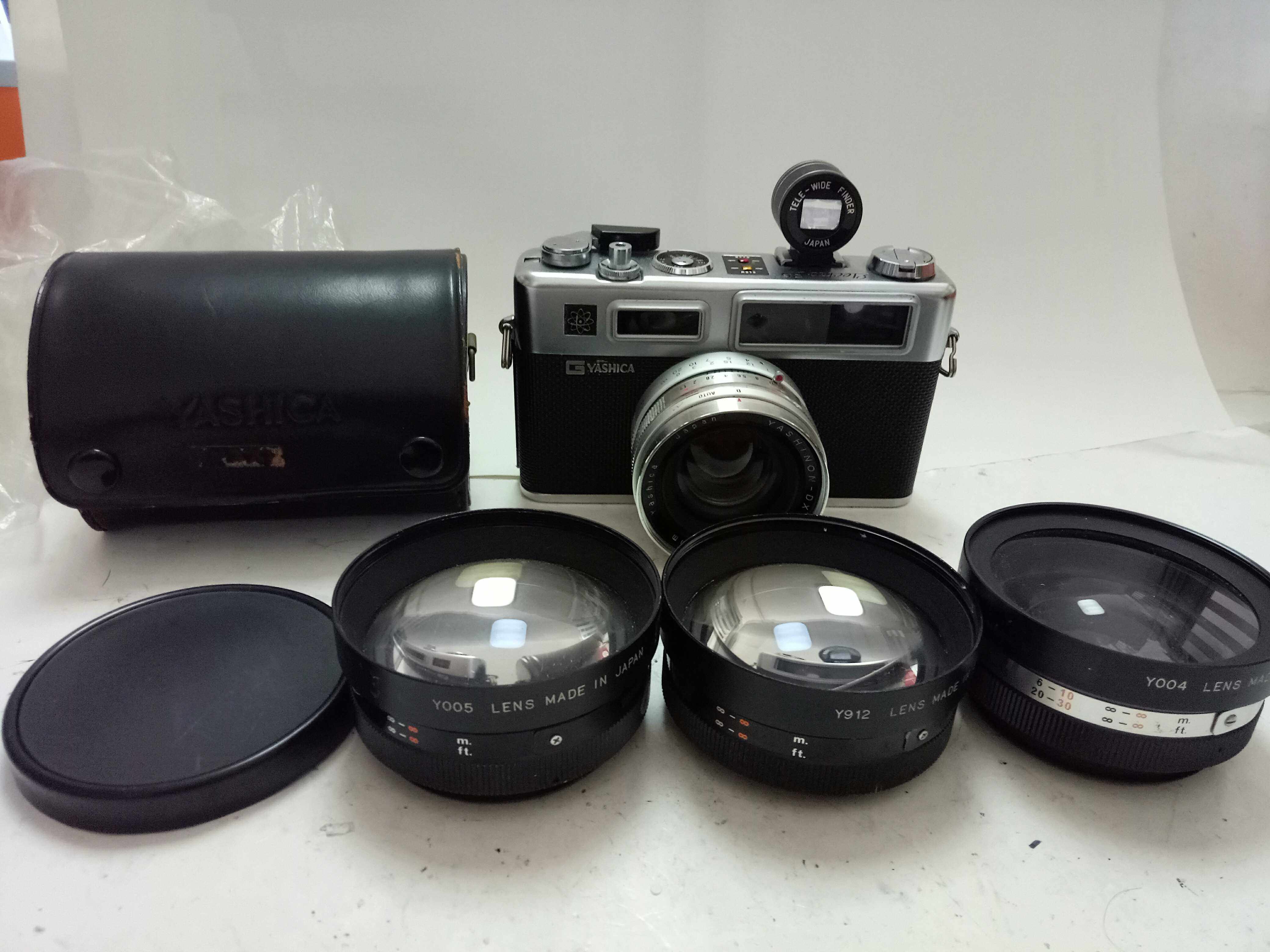 The Yassica 35 works normally and looks as shown in the picture with a viewfinder and magnifying head three rare items 