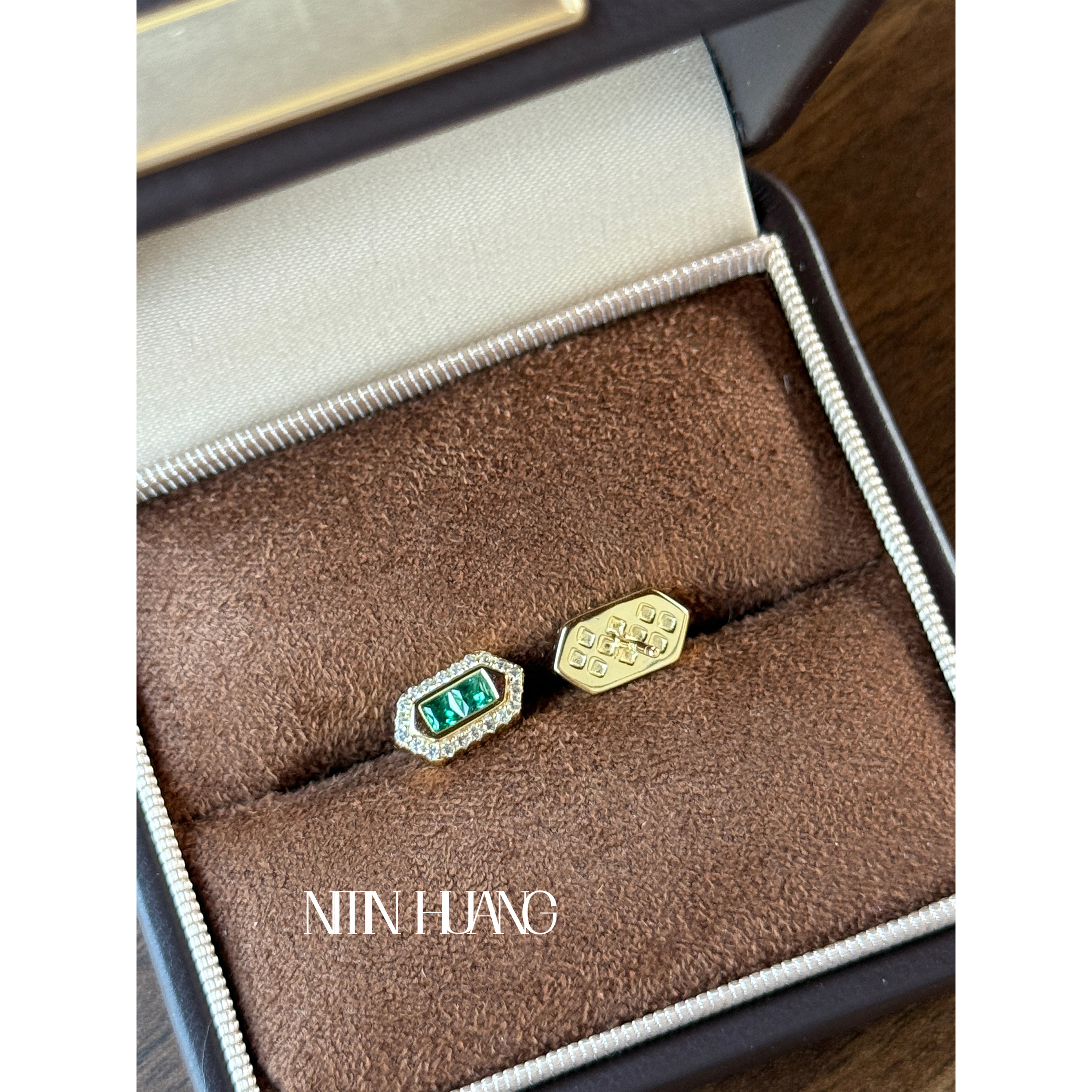 NITINHUANG培育蓝宝石耳钉值不值得入手？925银镀金+真钻感