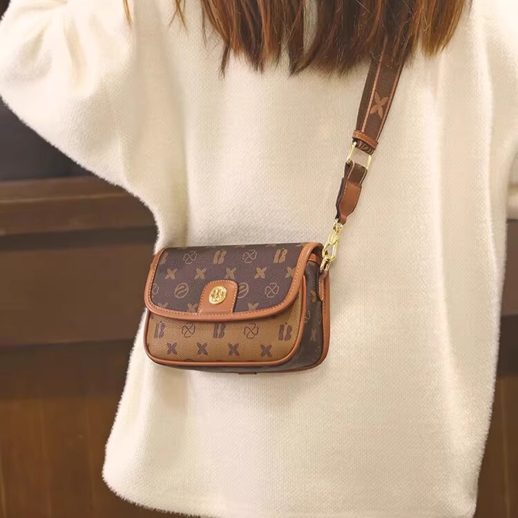 American Genuine Mk Jessie Leather Bag Women's 2026 New Style Small Square Bag Women's Fashionable Shoulder Crossbody Bag