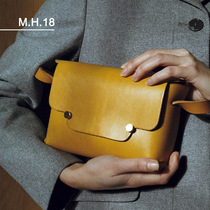 Spot French small crowddesigner Archipel Paris full handmade diagonal satchel mini packet N ° 1