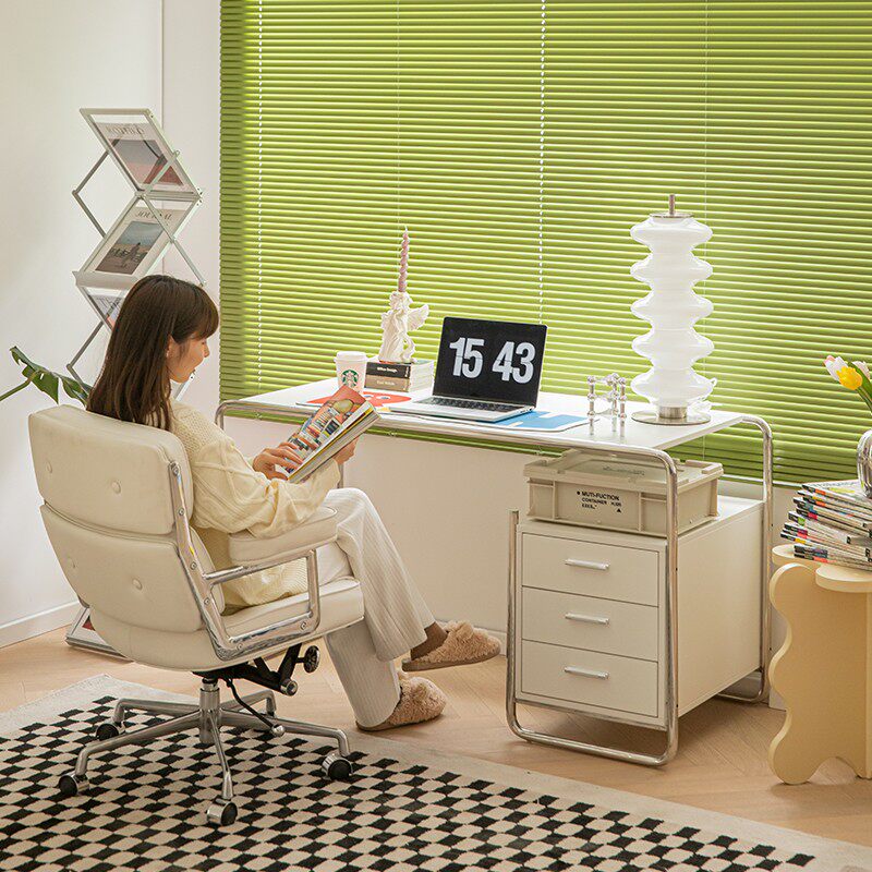 Little Card Nordic Simple Desk Red in Minimal Computer Desk Studio Desk for Old Single Desk