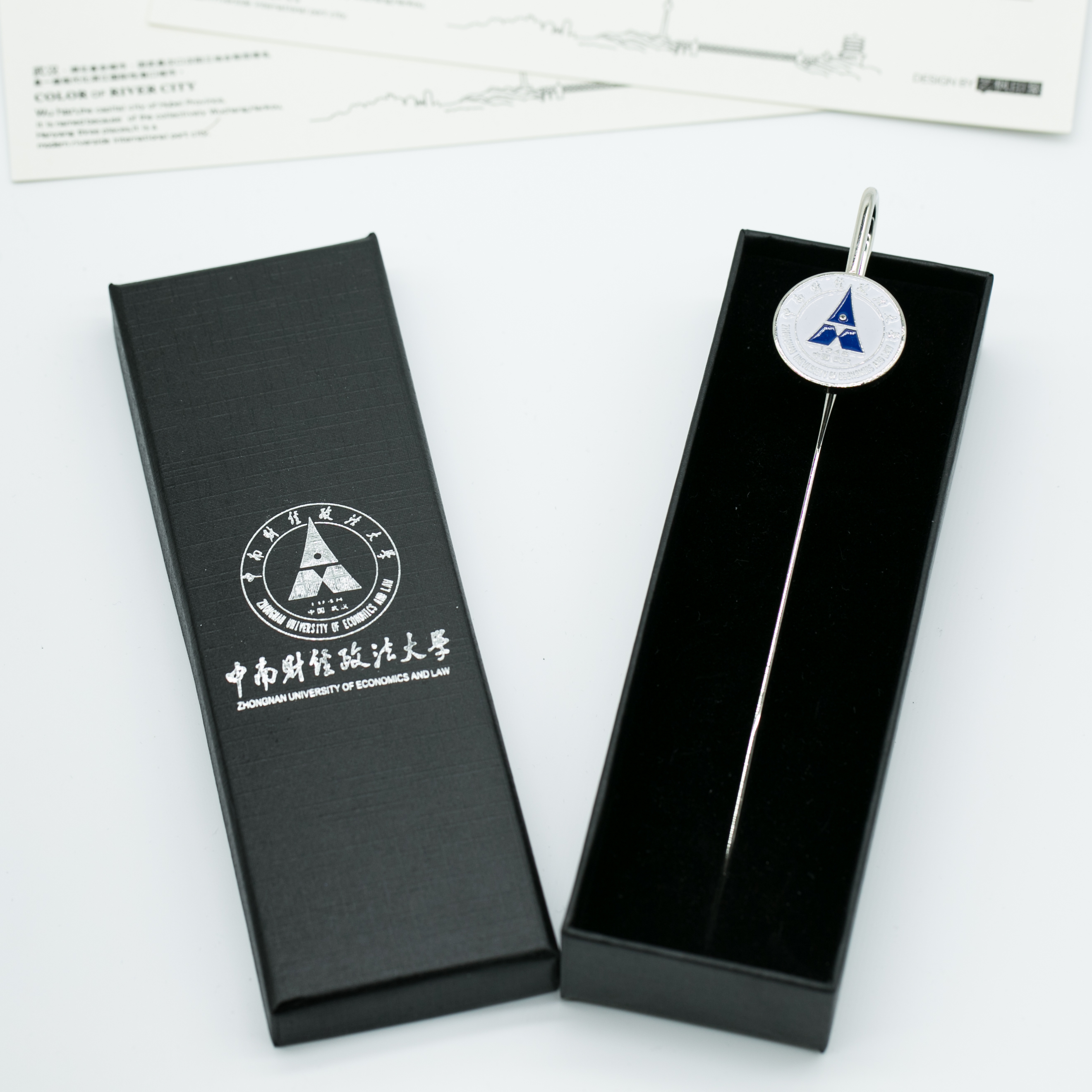 Zhongnan University of Economics and Law A souvenir from Zhongnan Caijing Bookmarking alumni souvenirs to send a teacher's classmates a gift