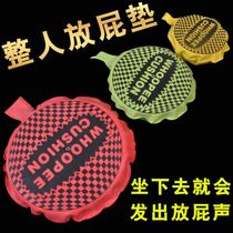 Valentines Day pranks on gift items whole demagogic sand sculptures toy men and women friends birthday whole people pit people prank the show.