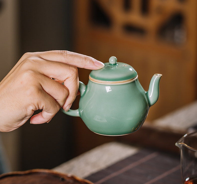 The Owl up jingdezhen teapot name plum green glaze ceramic tea set kung fu tea set small pear pot of antique old mud by hand