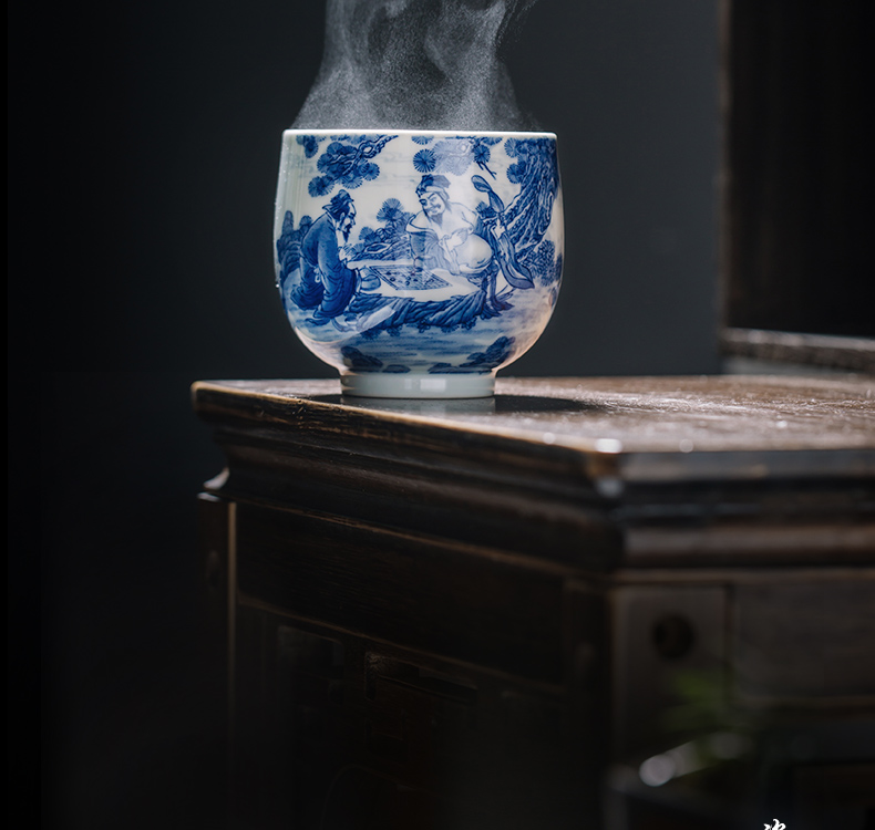 The Owl up jingdezhen blue and white master cup tea character kunfu tea tea cups sample tea cup single CPU