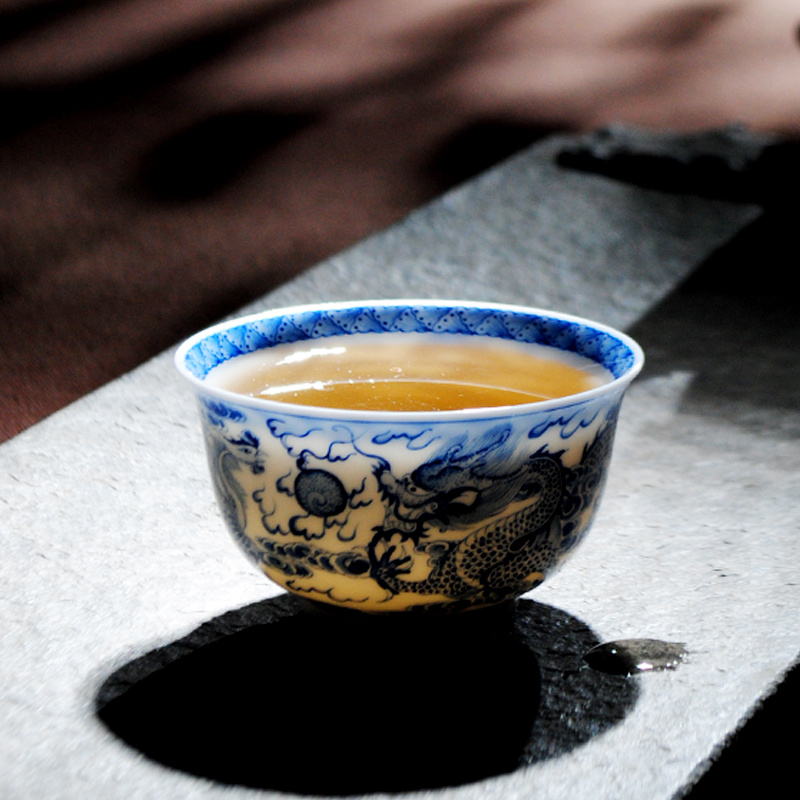 Jingdezhen blue and white master cup hand - made ceramic tea set kung fu tea cups longfeng sample tea cup personal single cup bowl