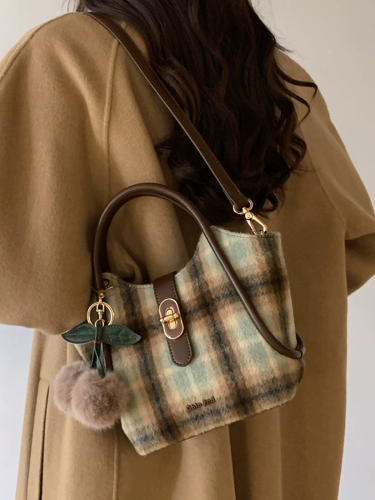 Демисезонная сумка на одно плечо, коллекция 2023