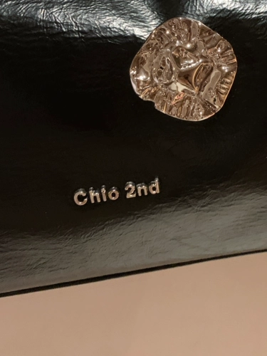 Вместительная и большая сумка на одно плечо, в стиле панк, коллекция 2023