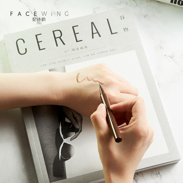 The eyeline liquid of the god's eyeline liquid is lasting waterproof and proof of the lazy eyeline fluid novice eyeline pen black