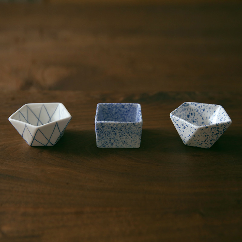 Glutinous rice porcelain) Chinese blue-dyed small dish Shaped dish Square sauce bowl Creative tableware Ceramic sauce dish