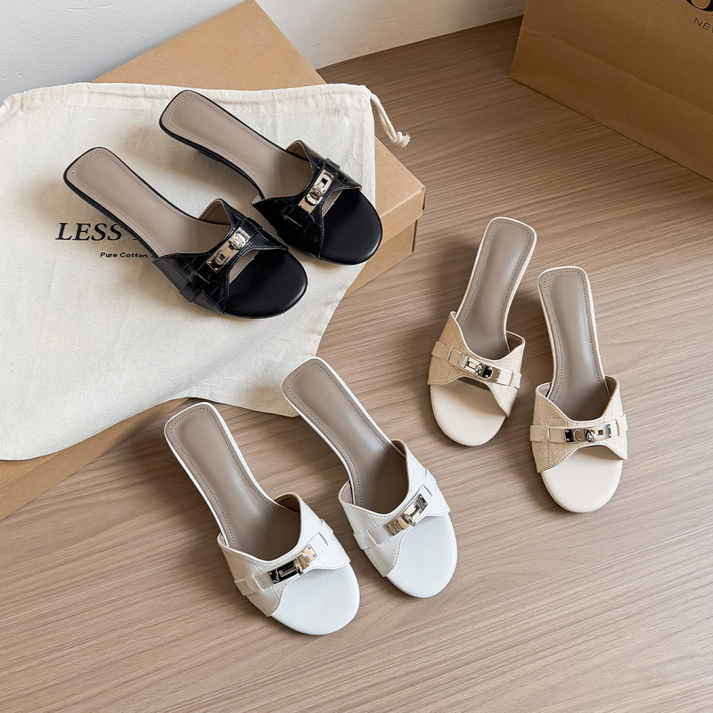 Sheepskin Version~ Korean Crocodile Pattern Wedge Slippers for Women 2026 Summer New Style French Small Gold Buckle White Chunky Heel Sandals Sheepskin Version~ Korean Crocodile Pattern Wedge Slippers for Women 2026 Summer New Style French Small Gold Buckle White Chunky Heel Sandals