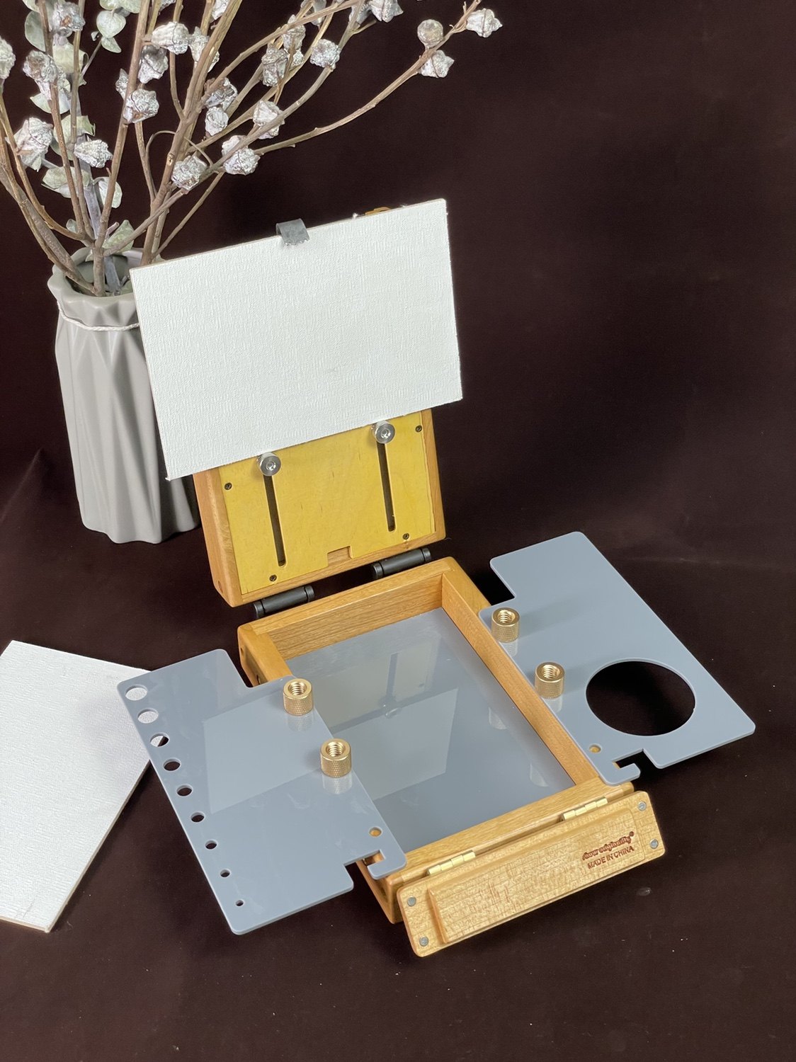 Wooden multifunctional portable solid wood oil painting box easel palette Rubik's cube can be hand-held with 12*18 oil painting board