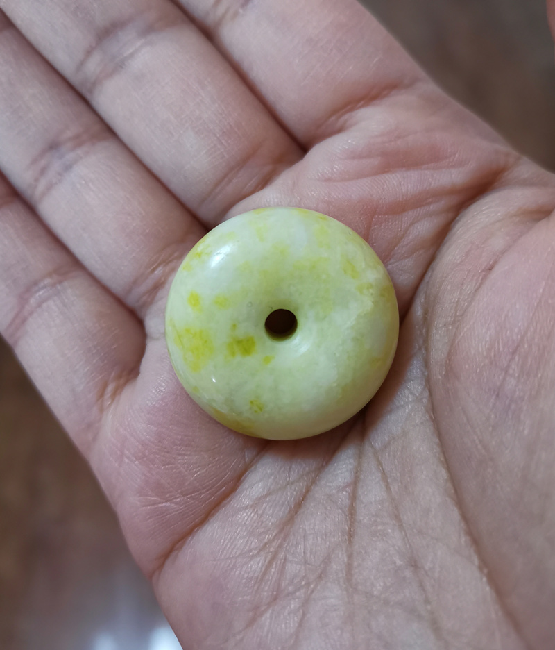 Shaanxi Lantian jade Pingan buckle Natural jade pendant jade pendant Pingan jade buckle diameter 2 5 thickness 1 1