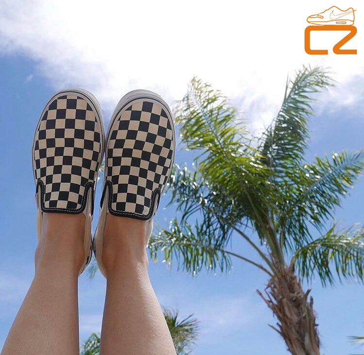 Giày vans trượt trên một bàn đạp kẻ sọc đen trắng giày nam và nữ giày vải VN00EYEBWW giày da thể thao