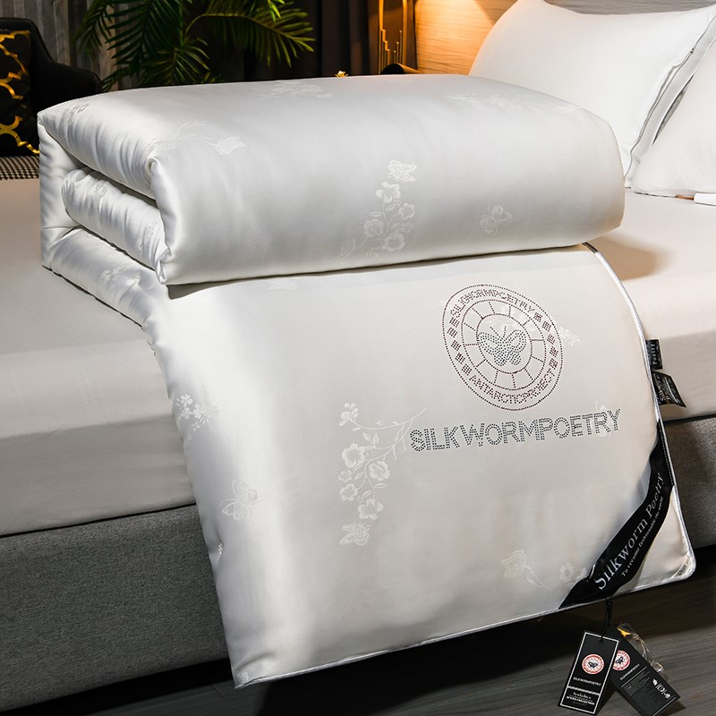 Summer air conditioning is used by silk in spring and autumn by pure hand summer cool by single double core four seasons