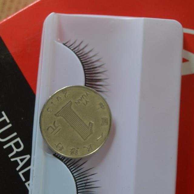 Nhà máy chỉ đạo một hộp 50 cặp lông Tây nghệ sĩ trang điểm đặc biệt lông mi giả tự nhiên ngắn phần bông cuống lông mi keo dán mi