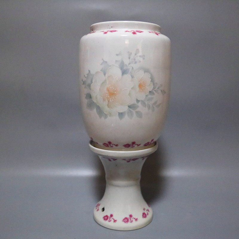 Jingdezhen Cultural Revolution porcelain old factory goods porcelain nostalgia 7080s red art porcelain factory blue flower thin tire leather lamp