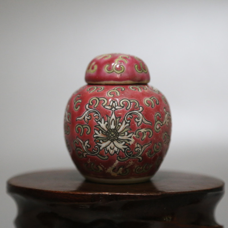 Jingdezhen Cultural Revolution Porcelain Old Factory Porcelain Red Collection 2.5-inch Red Poplar Lotus Jewel Altar in the 70s