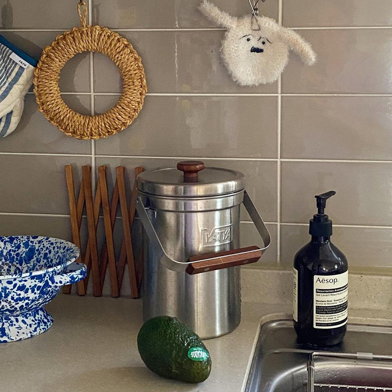 Korean VATYA high-value stainless steel storage barrel solid wood handle kitchen desktop trash can home decoration