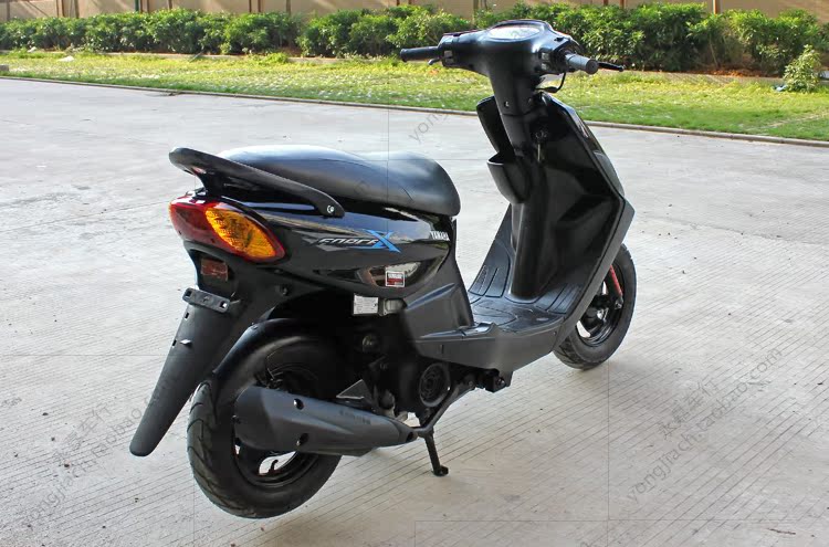 Thứ hai tay Yamaha Qiaogefuxi 100cc scooter du lịch bốn thì phụ nữ nhiên liệu tăng xe máy xe hoàn chỉnh