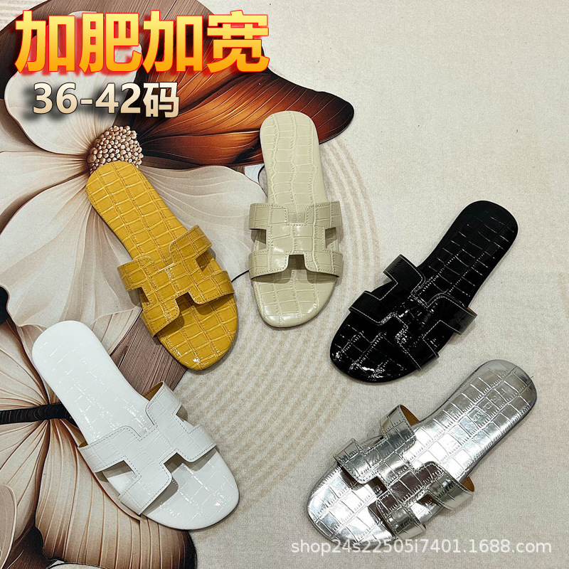 36-42 Large Size Silver Sandals for Wide and Fat Feet, Summer Fashion Beach Flat Slippers, One-Strap Design, Flattering for the Skin, Suitable for Outdoor Wear