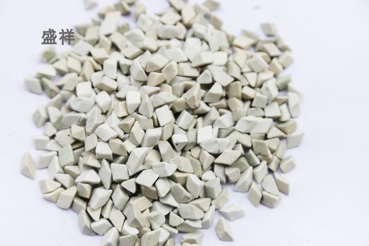 Shengxiang spiral vibration grinding machine Light decoration vibration polishing machine Deburring white corundum oblique triangle abrasive polishing stone